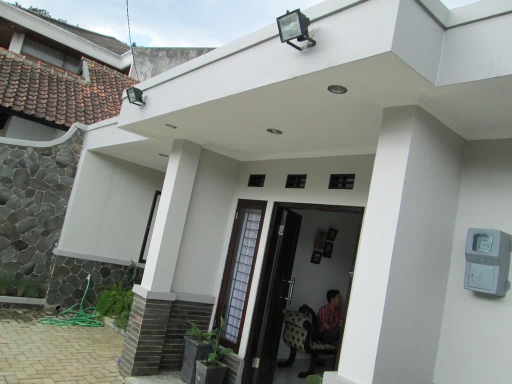 Elenor's Home Bandung Exteriör bild